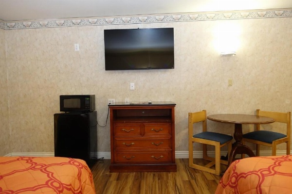 Tropic Lodge image 13