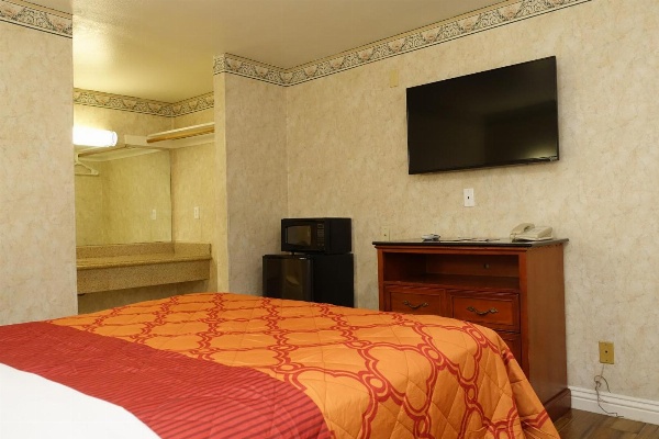 Tropic Lodge Main image